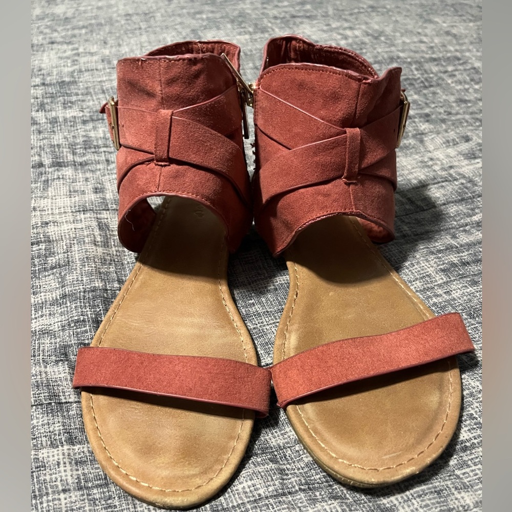 Bamboo flat sandals.